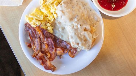 golden corral breakfast